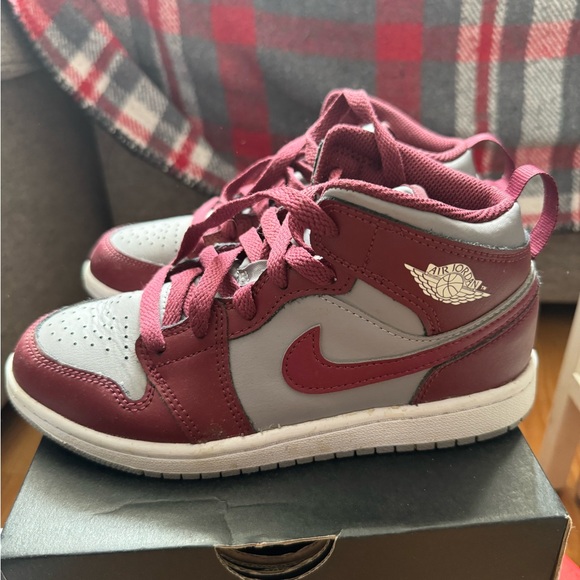 Jordan 1 Mid - Picture 5 of 5